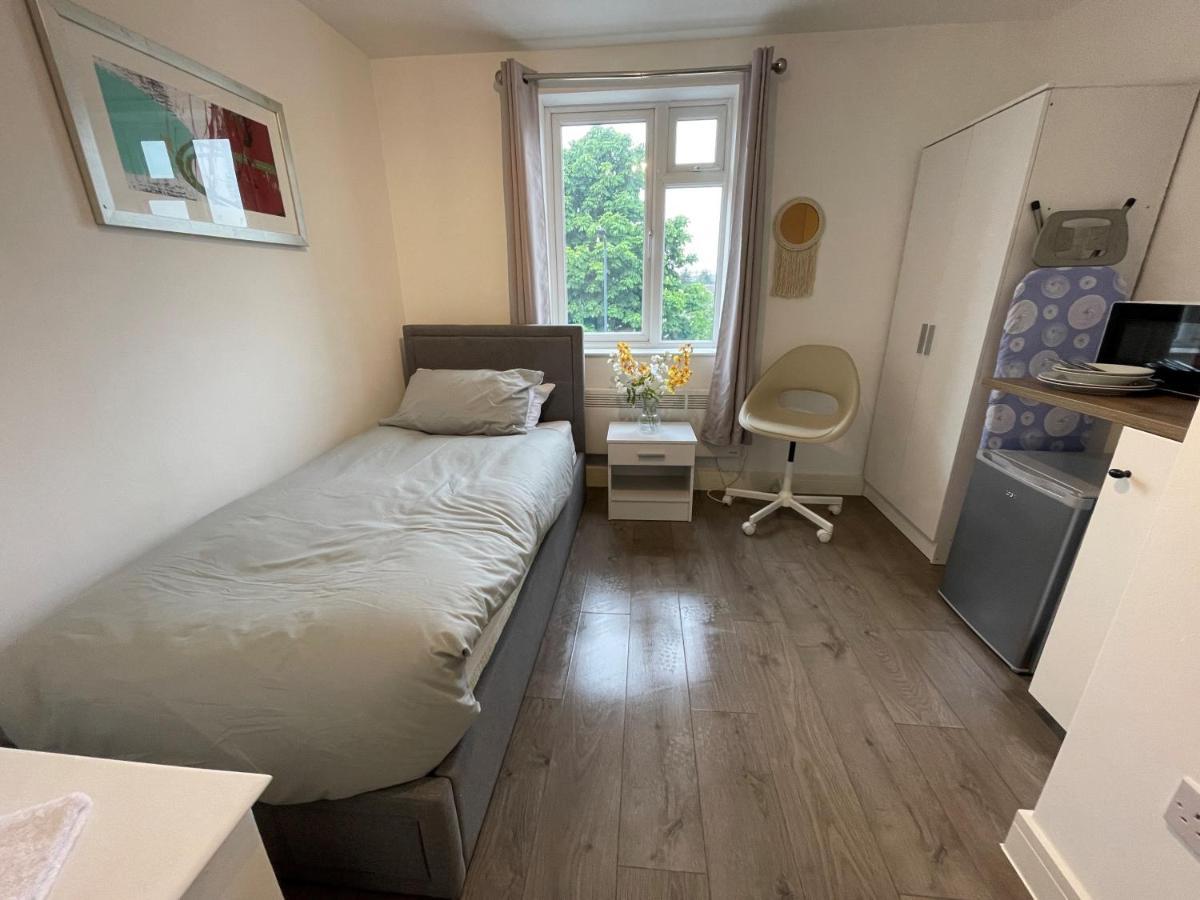 לונדון Letzi Premium Cozy Retreat Private En-Suite Rooms, Wembley מראה חיצוני תמונה