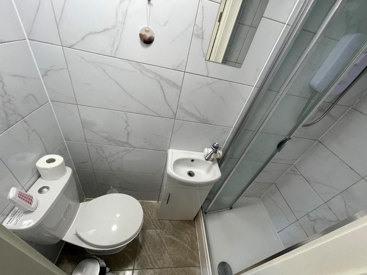 לונדון Letzi Premium Cozy Retreat Private En-Suite Rooms, Wembley מראה חיצוני תמונה