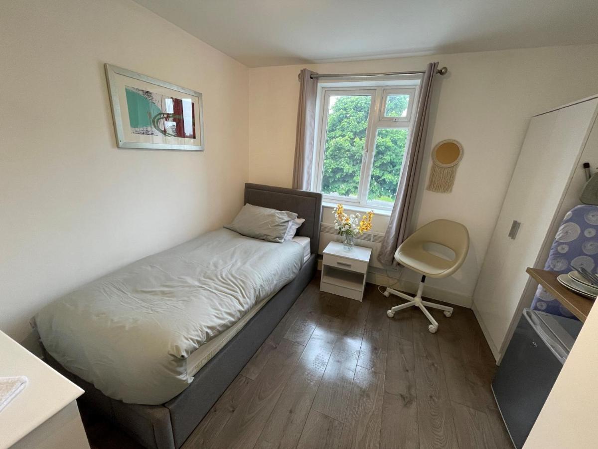 לונדון Letzi Premium Cozy Retreat Private En-Suite Rooms, Wembley מראה חיצוני תמונה