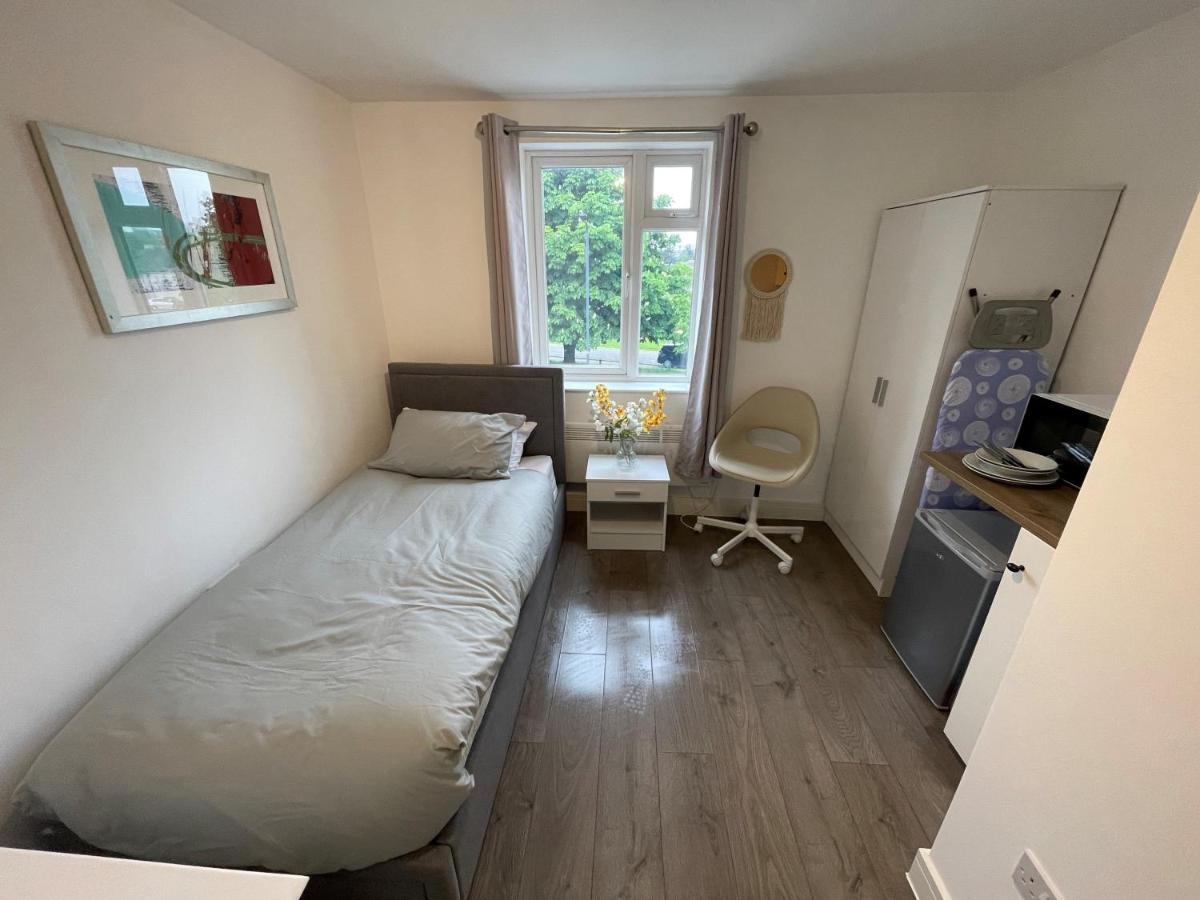 לונדון Letzi Premium Cozy Retreat Private En-Suite Rooms, Wembley מראה חיצוני תמונה