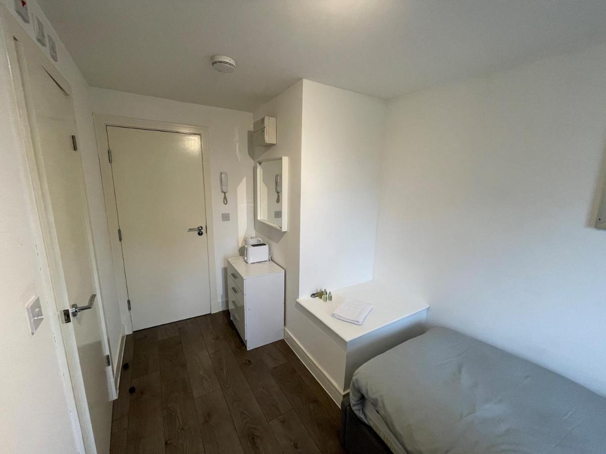 לונדון Letzi Premium Cozy Retreat Private En-Suite Rooms, Wembley מראה חיצוני תמונה