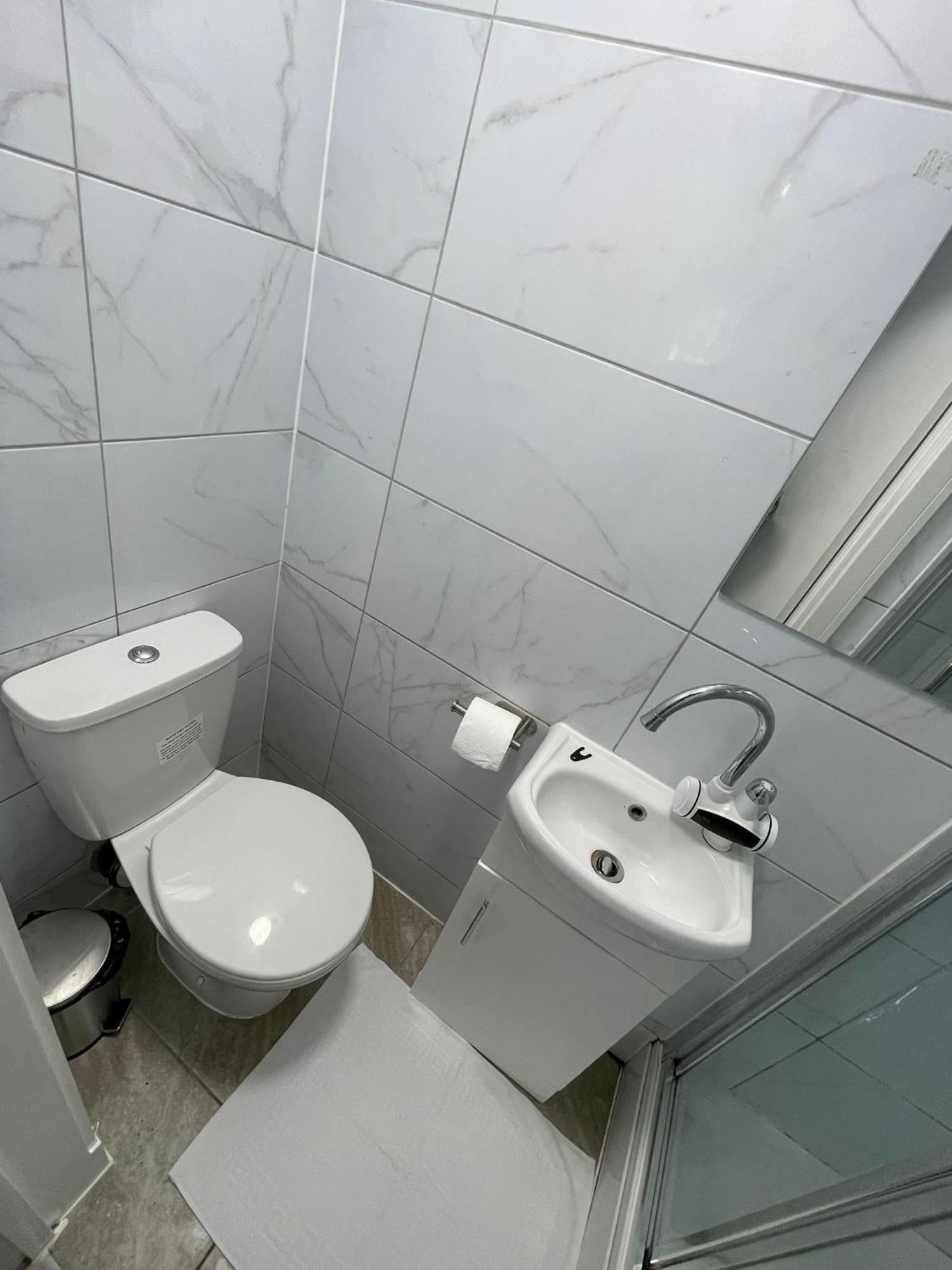 לונדון Letzi Premium Cozy Retreat Private En-Suite Rooms, Wembley מראה חיצוני תמונה