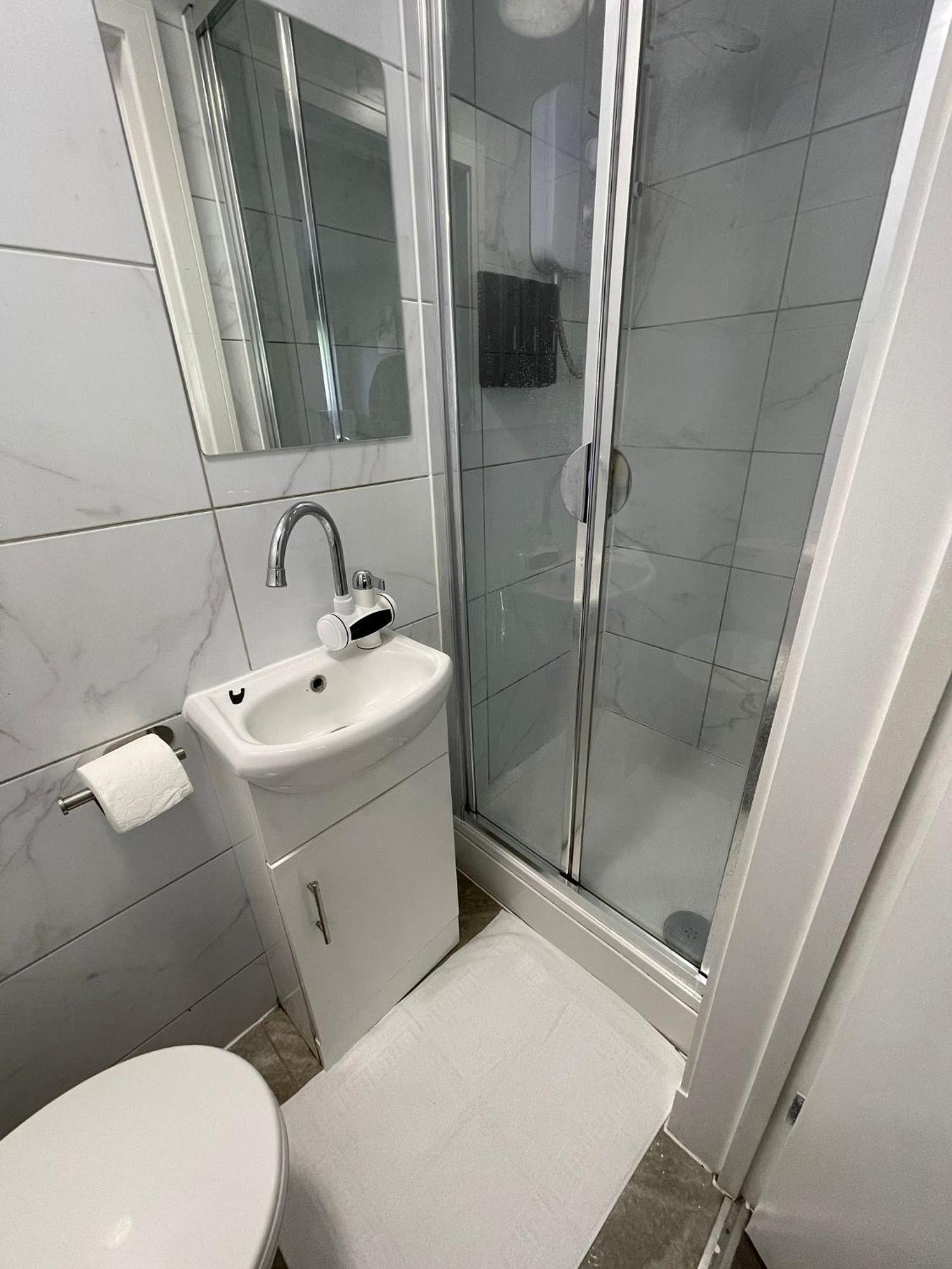 לונדון Letzi Premium Cozy Retreat Private En-Suite Rooms, Wembley מראה חיצוני תמונה