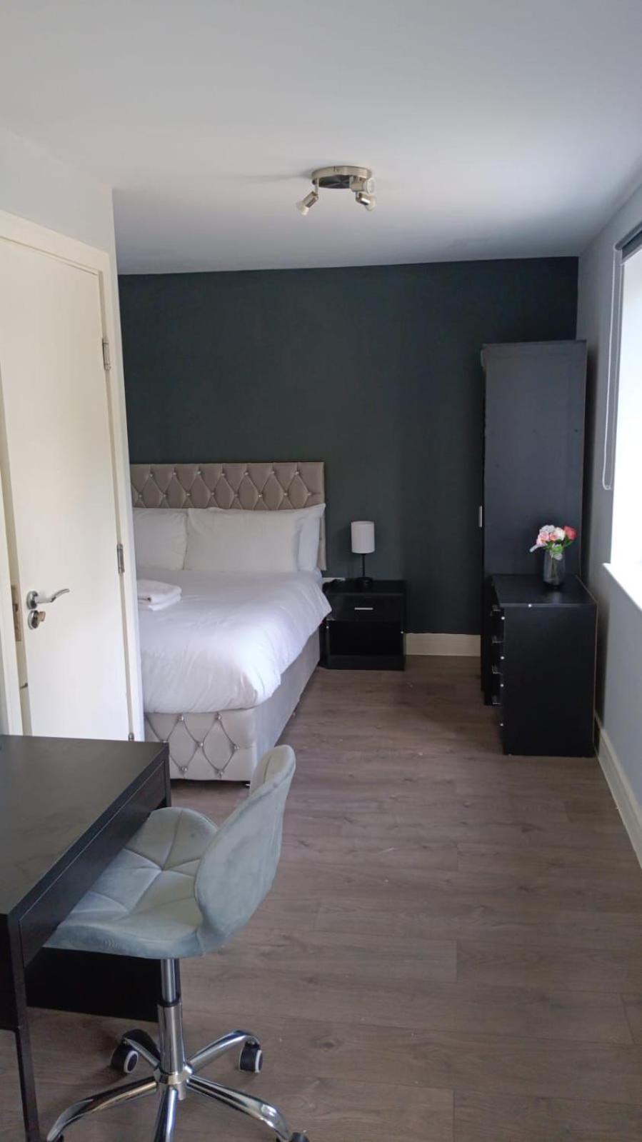 לונדון Letzi Premium Cozy Retreat Private En-Suite Rooms, Wembley מראה חיצוני תמונה