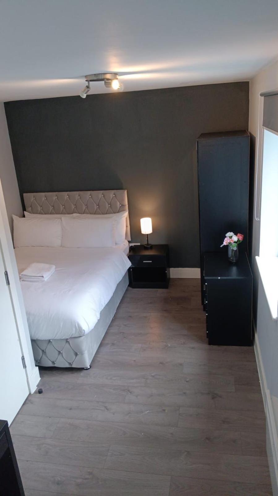 לונדון Letzi Premium Cozy Retreat Private En-Suite Rooms, Wembley מראה חיצוני תמונה